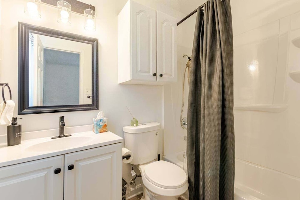 Modern 3br Townhouse Near Brushy Creek 3 Bedroom Duplex