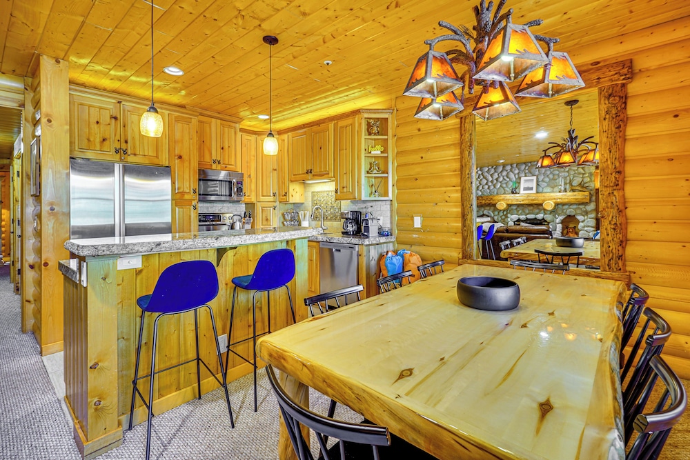 Condo w/ Private Hot Tub at Base of Deer Valley! view 4