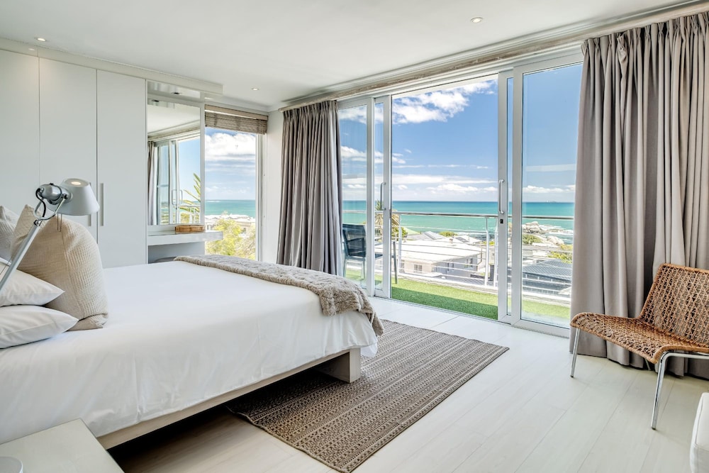 Camps Bay Villa w Views Pool Sapphire Tide Retreat