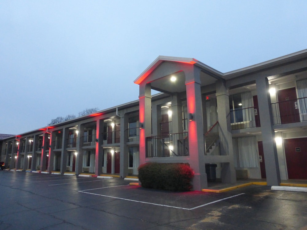 Red Roof Inn Evergreen view 4