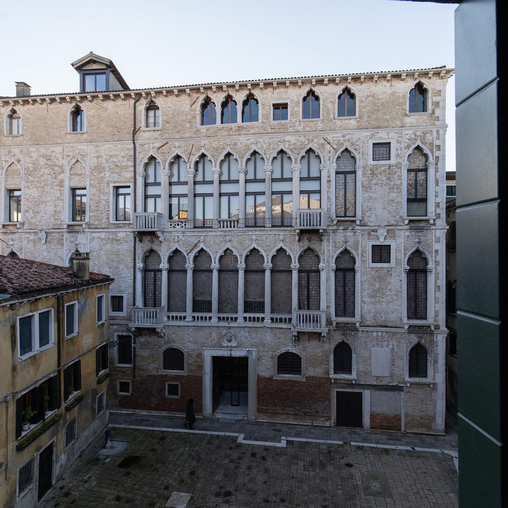 Fortuny 3967 Luxury Suites Wine - Ve-l736-sanm3967at