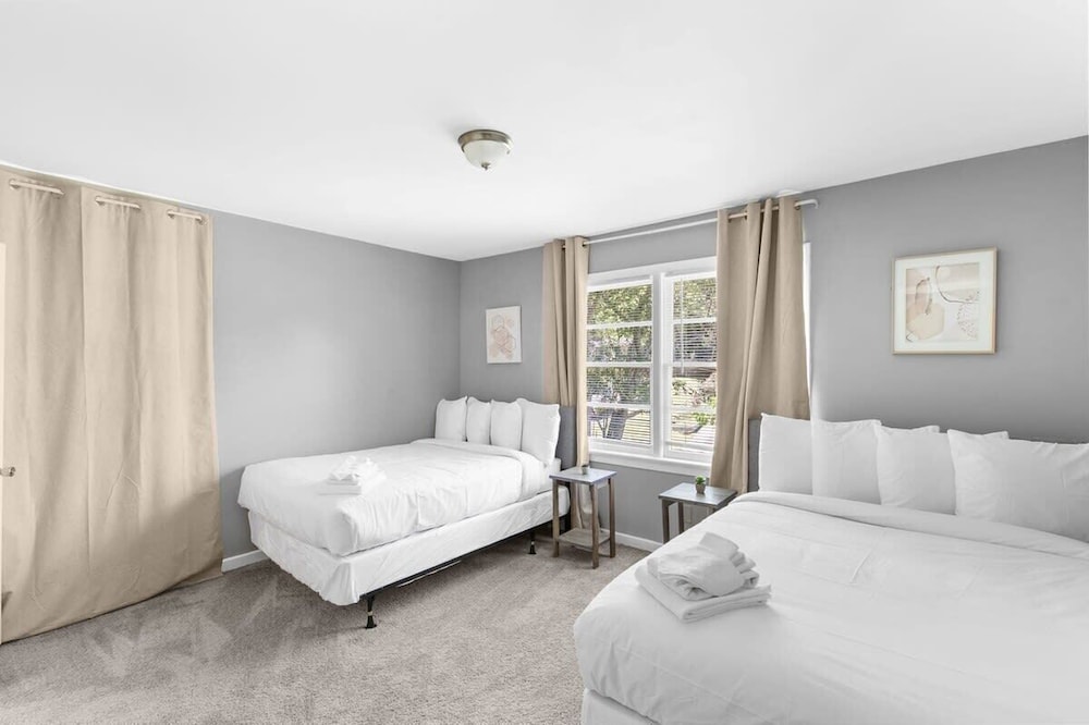 Broadmoor Bungalow - Both Units