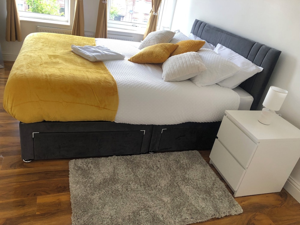 Sheffield Retreat - Cozy 3 Bedroom House view 4