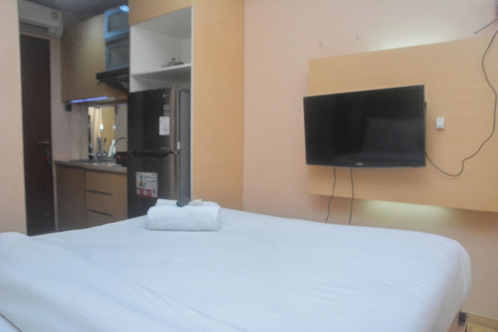 Fancy And Nice Studio At Tifolia Apartment view 5