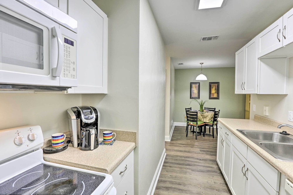 Charming Tallahassee Townhouse ~ 3 Mi to Fsu! view 4