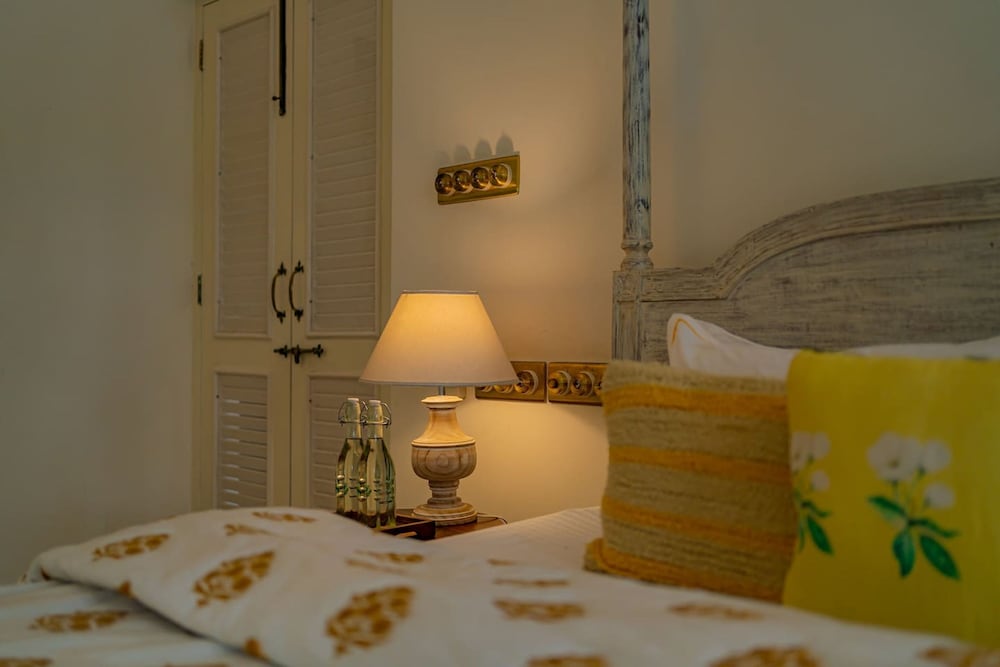 Loto Bianco by Hireavilla -4br w Pvt Pool Siolim