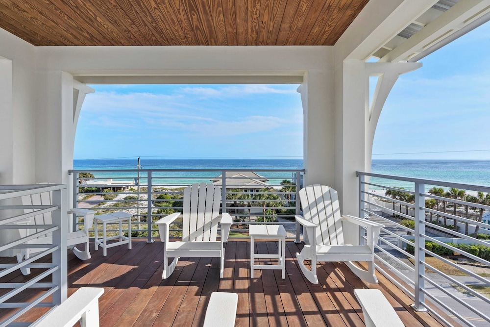 30A Beach Getaway by Avantstay Gulf Views + Pool Golf Cart + Bonfires