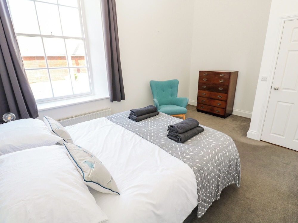 2 Regent Mews