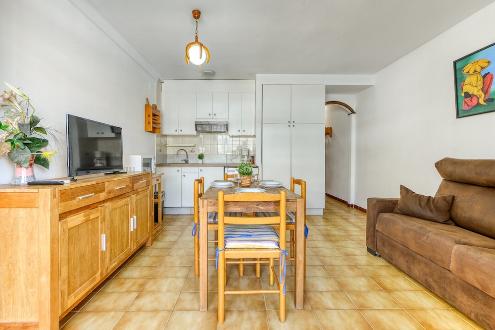 Apartment in Rosas Near Platja de Sta Margarida