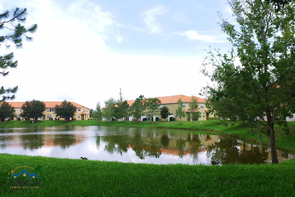 Modern 4BR Townhome Near Disney in Gated Resort