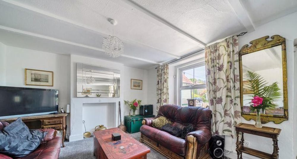 4 Bed-2 Bath-bar-pool Table-library- Xmas Venue