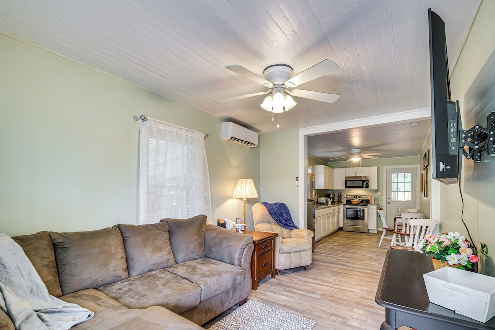 1 Mi to Ocala Dtwn Square: Home w/ Yard!