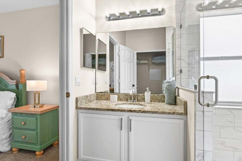 Oak Island Gem Cozy 4br Pool Home Near Disney 4 Bedroom Villa