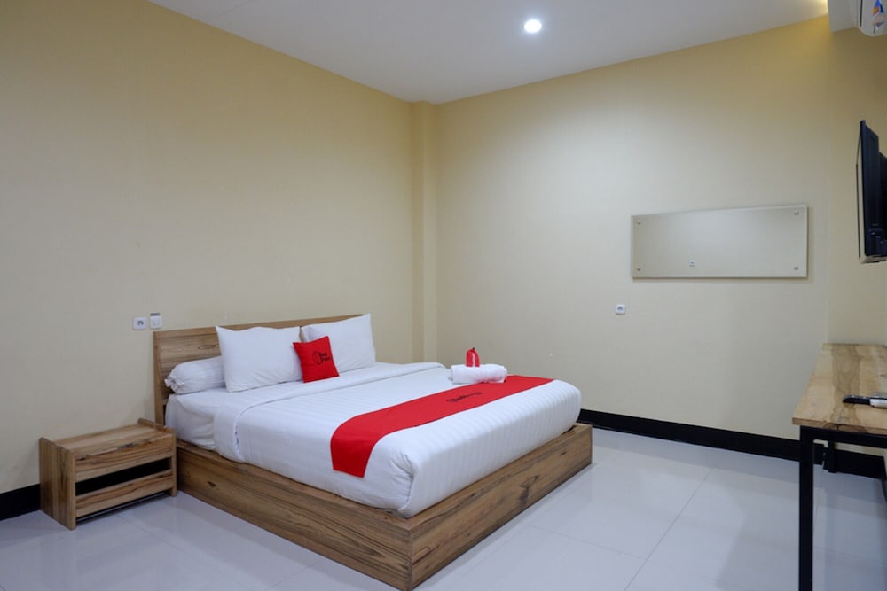 RedDoorz @ G Hotel Luwuk view 5