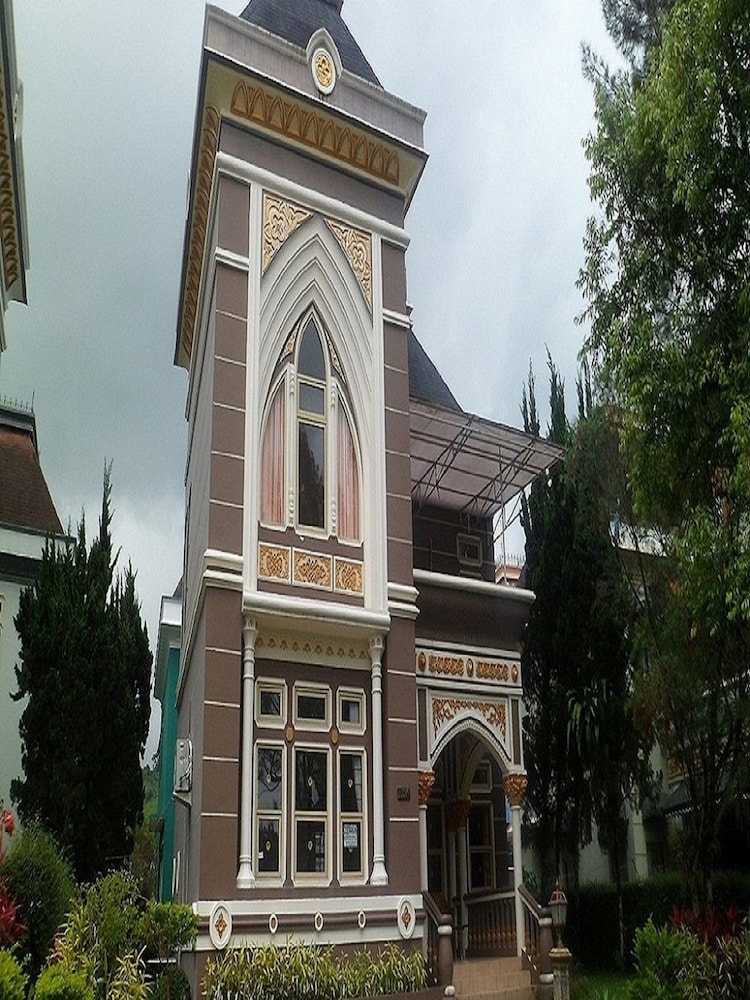 Villa Kota Bunga Tulip