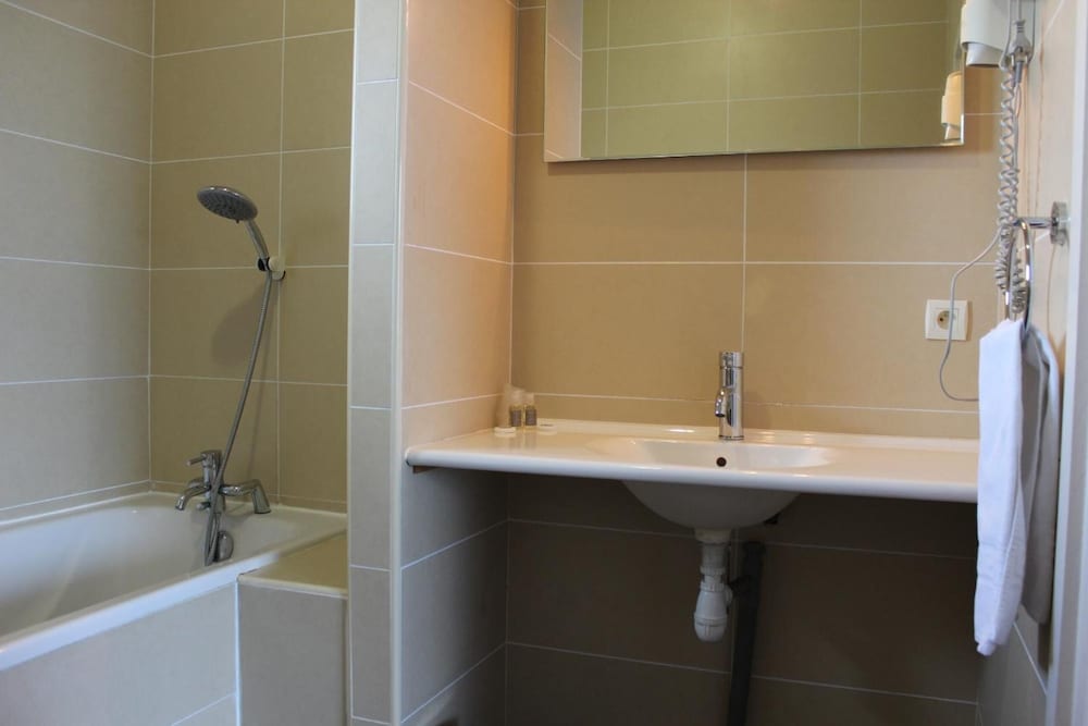 Hotel Fleur De Lys - Property Image 3