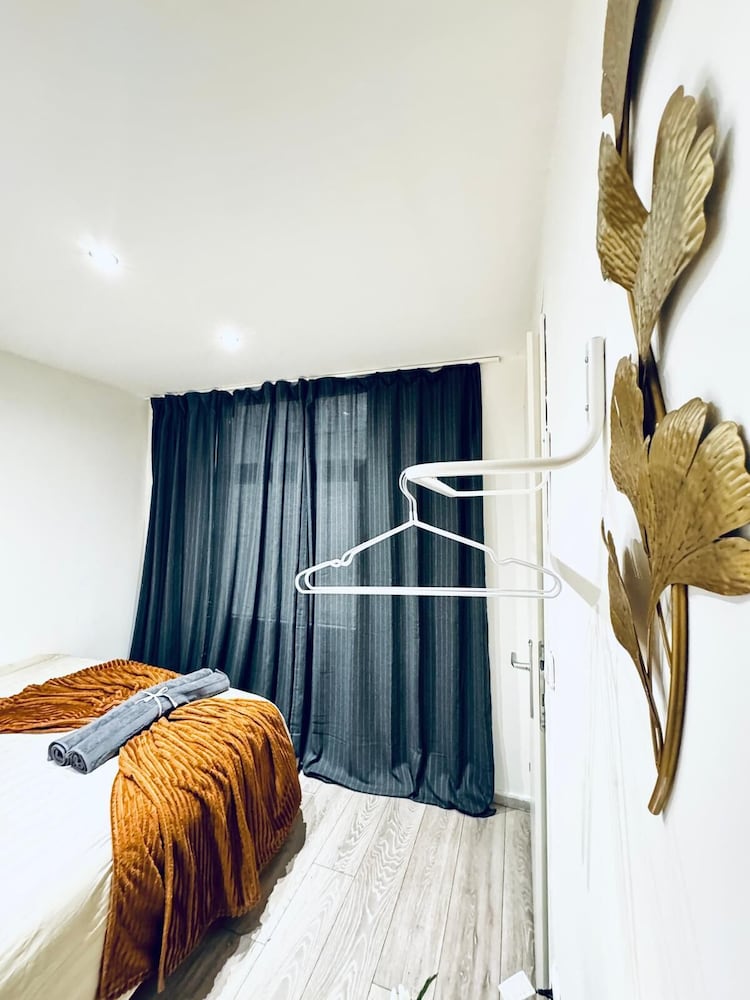 Elegant 5BR Home Ideal for Families