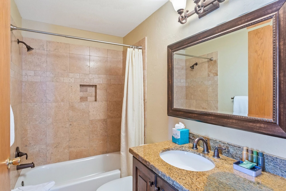 Pinnacle at Deer Valley Resort - Four Bedroom Condo with Hot Tub #1470 4 Condo