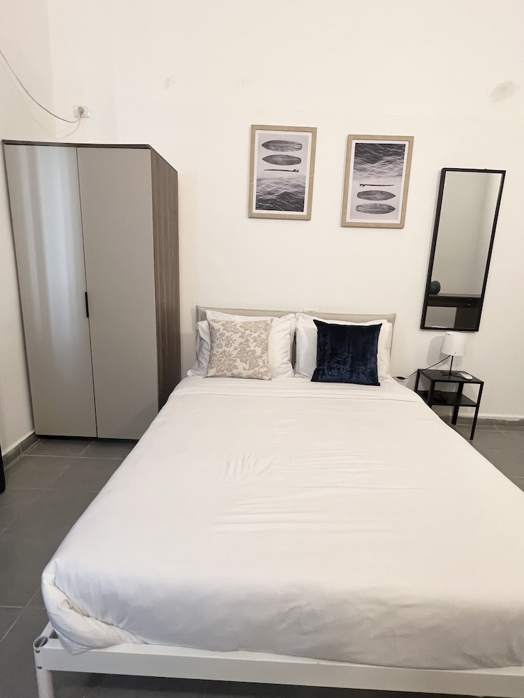 Ha-Carmel Market Apartment