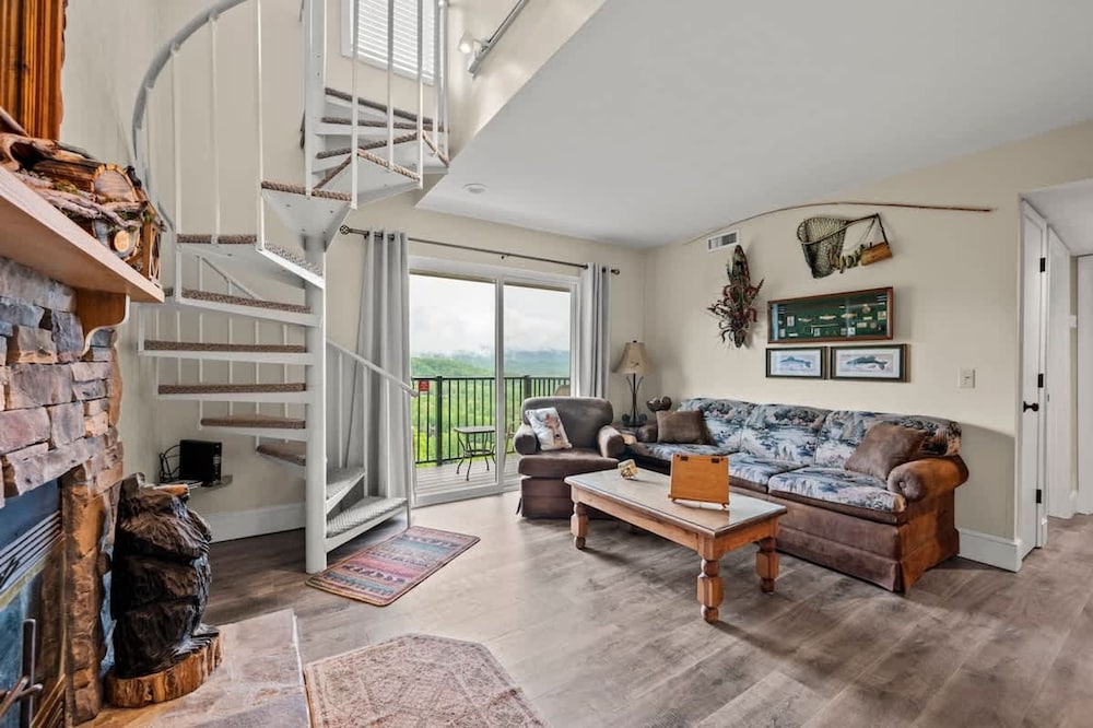 Mountain Views Sleeps 6 Heated Pool Hot Tub