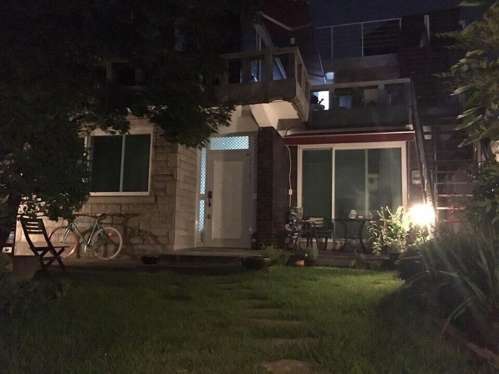 Hans House