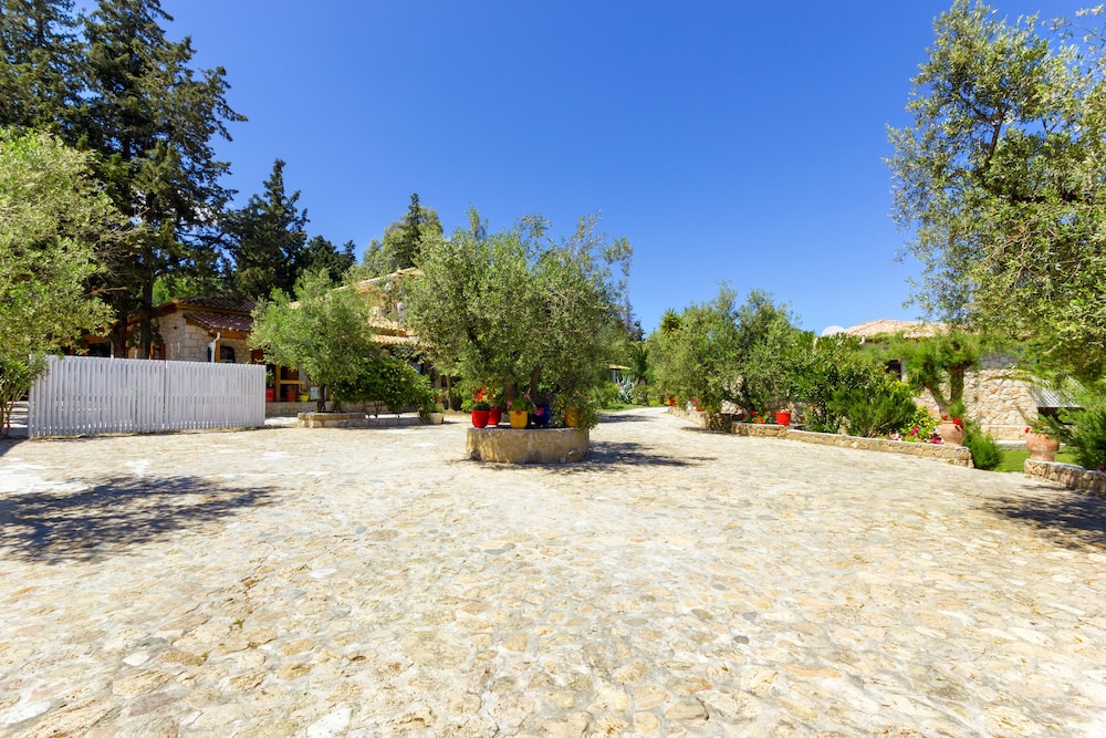 Liuba Houses