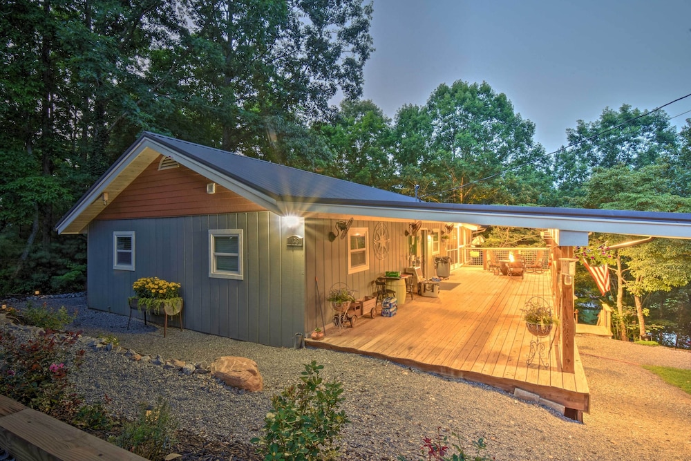 Hiawassee Getaway w/ Hot Tub, Deck & Lake Access! view 3