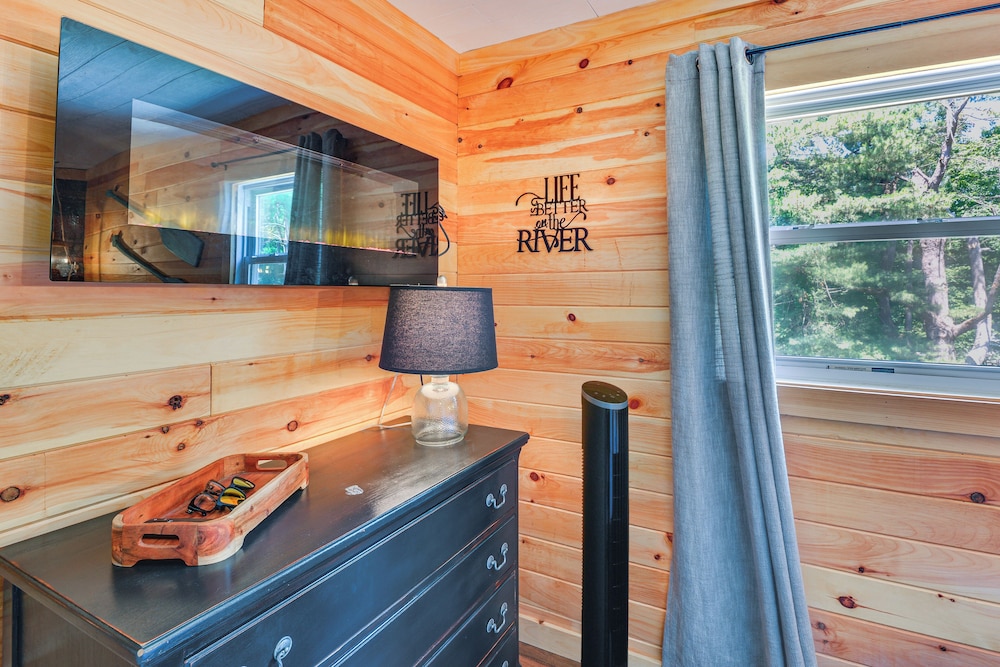 Fishing & Boating Paradise: St Lawrence River Home