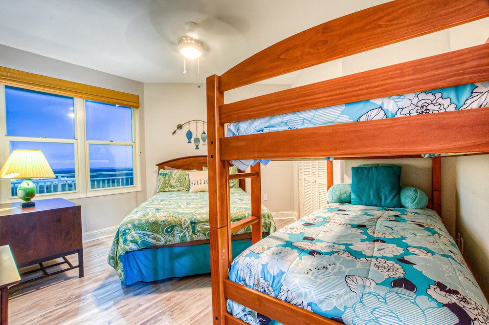 Aqua Beach Resort by Aneliya's Rentals, fotografía 3