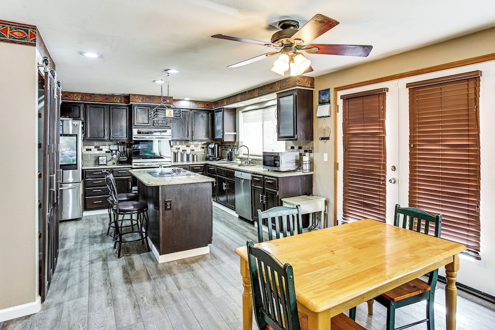 Home Theater & Large Backyard Deck: Tacoma Abode!