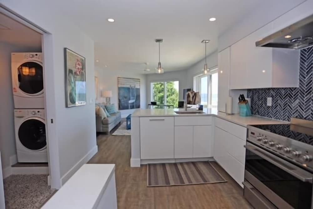 Mariners Court 224