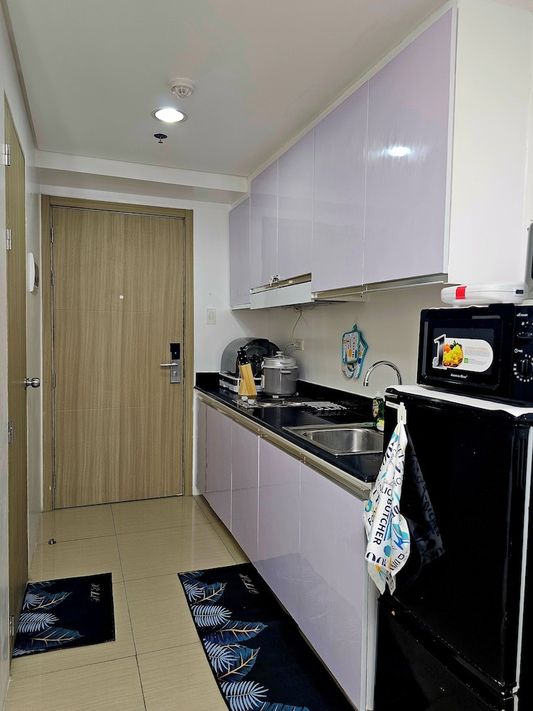 Hannah Crib at Shore Residences