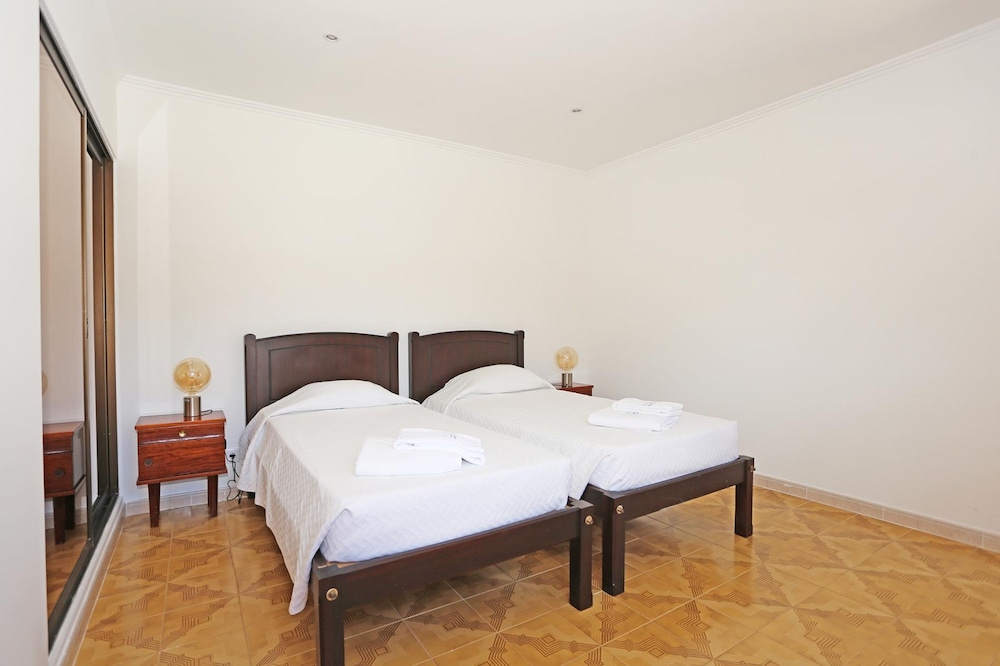 S 02 - 2 Bed Apartment in Quinta Silvestre