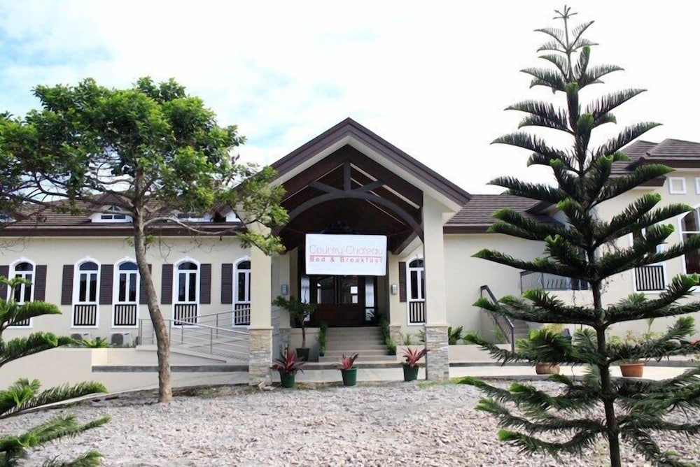 Country Chateau Hotel, Tagaytay - 10