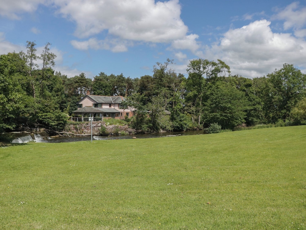 1 Eamont Park