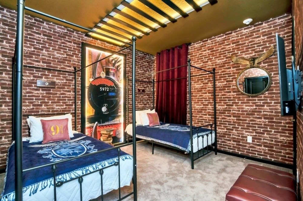 Dynamic 15 Bed With Character Bedrooms Pool, Spa! 15 Villa view 2