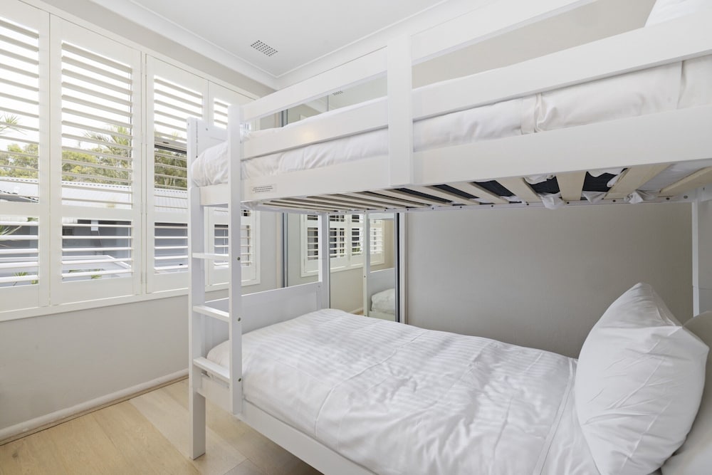 Spacious 5-bed Beach House With Ocean View