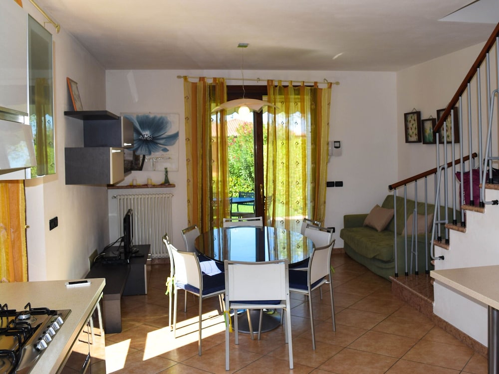 Great and Colourful Apartment Near Bardolino photo 3