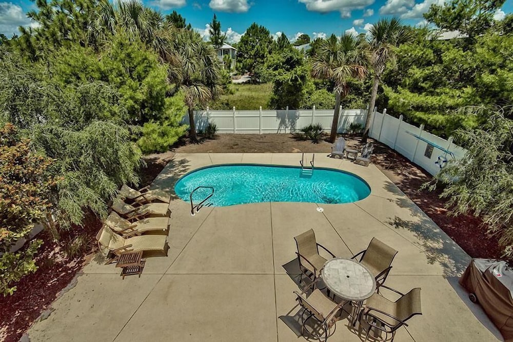SHELL OF A GOOD TIME 3 Bedroom Holiday Home by Five Star Properties