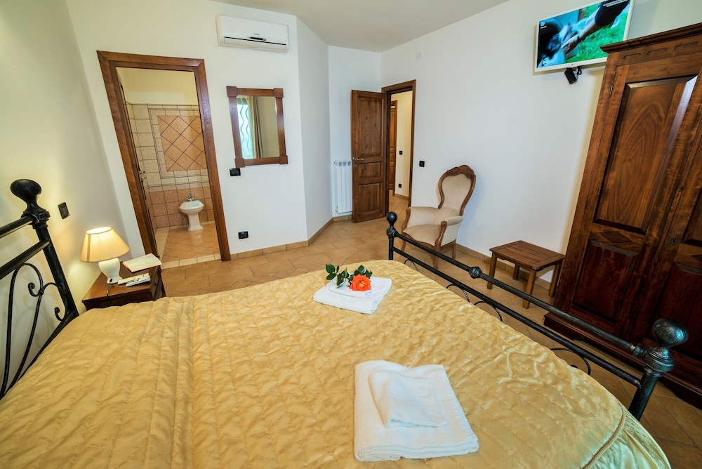 Villa on top of a Hill With an Enchanting View of Lake Bolsena view 4