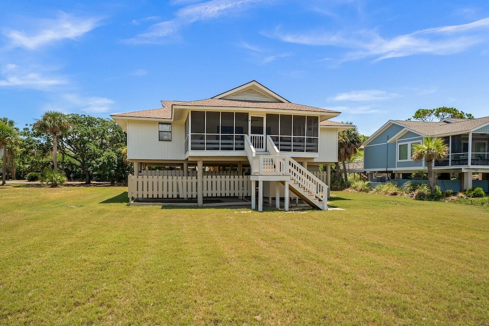 Coastal Charm With Canal Views - 419 Tarpon Blvd, Fripp Island