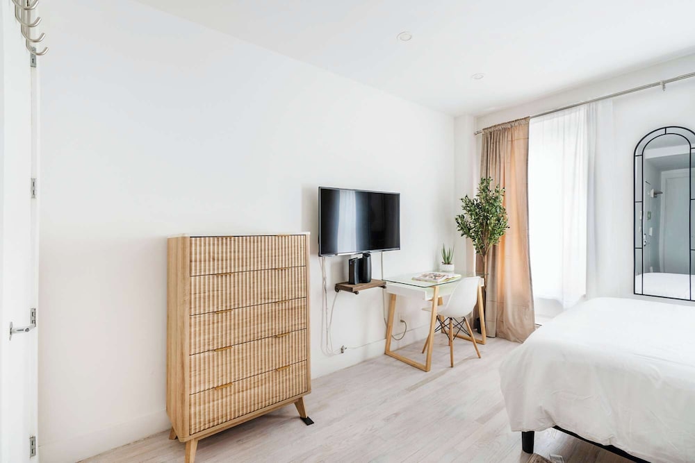 1597 New York Apt