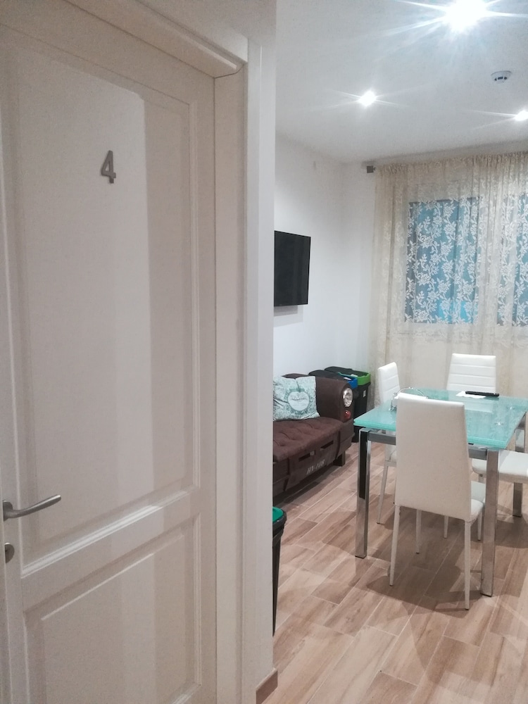 Pisky's Guest House