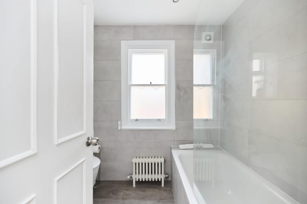 The Waterlow Park Wonder - Trendy 2bdr With Study Room and Patio