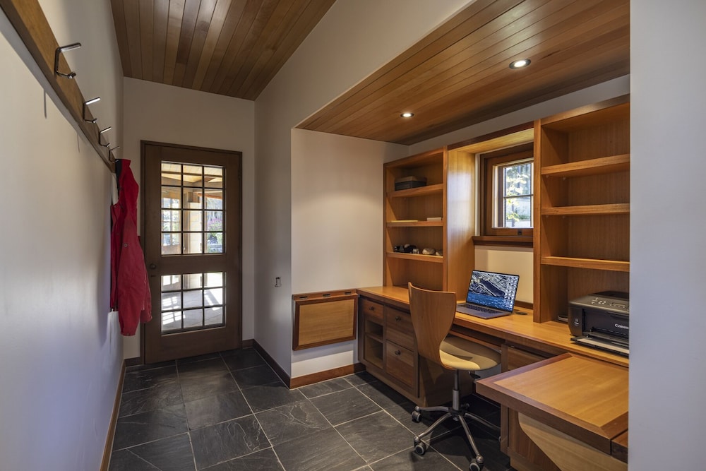 Cabot Lodge