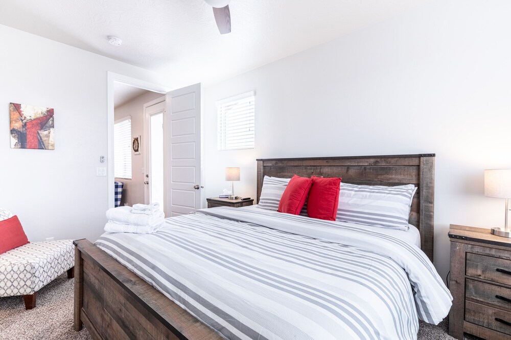 Zion Experience 4 Bedroom Townhouse by RedAwning view 5