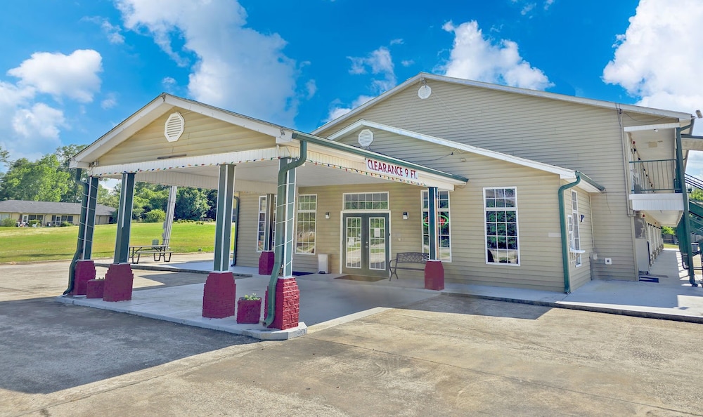 Hotel Garden Inn & Suites