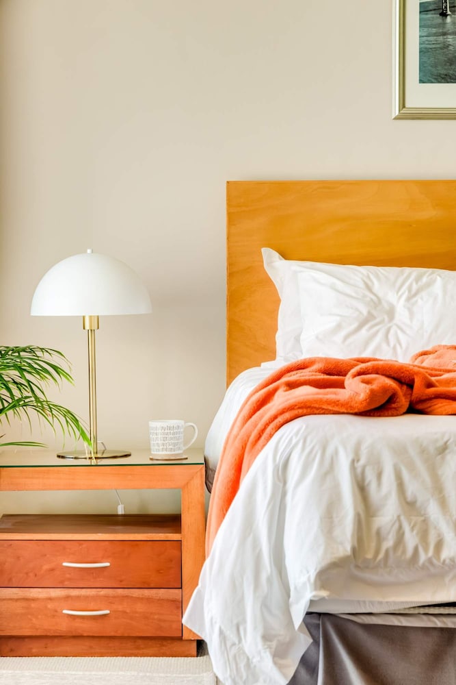 Refined Comfort and Scenic Beauty at Aviewor2