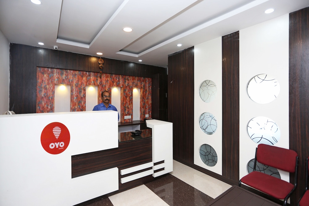OYO 9048 Hotel Lucifer