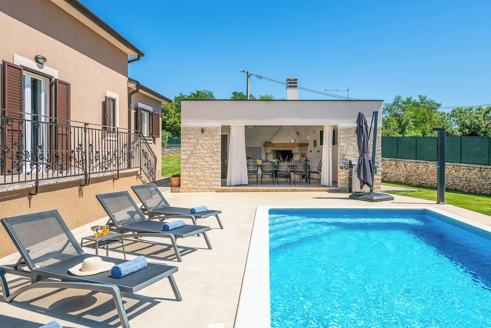 Villa Rosewood